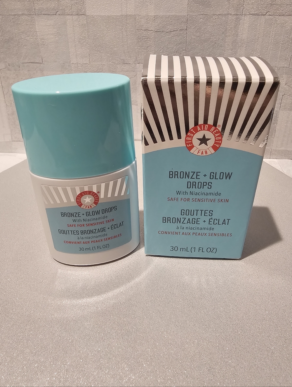 First Aid Beauty - Bronze + Glow Drops with Niacinamide 10z/30ml